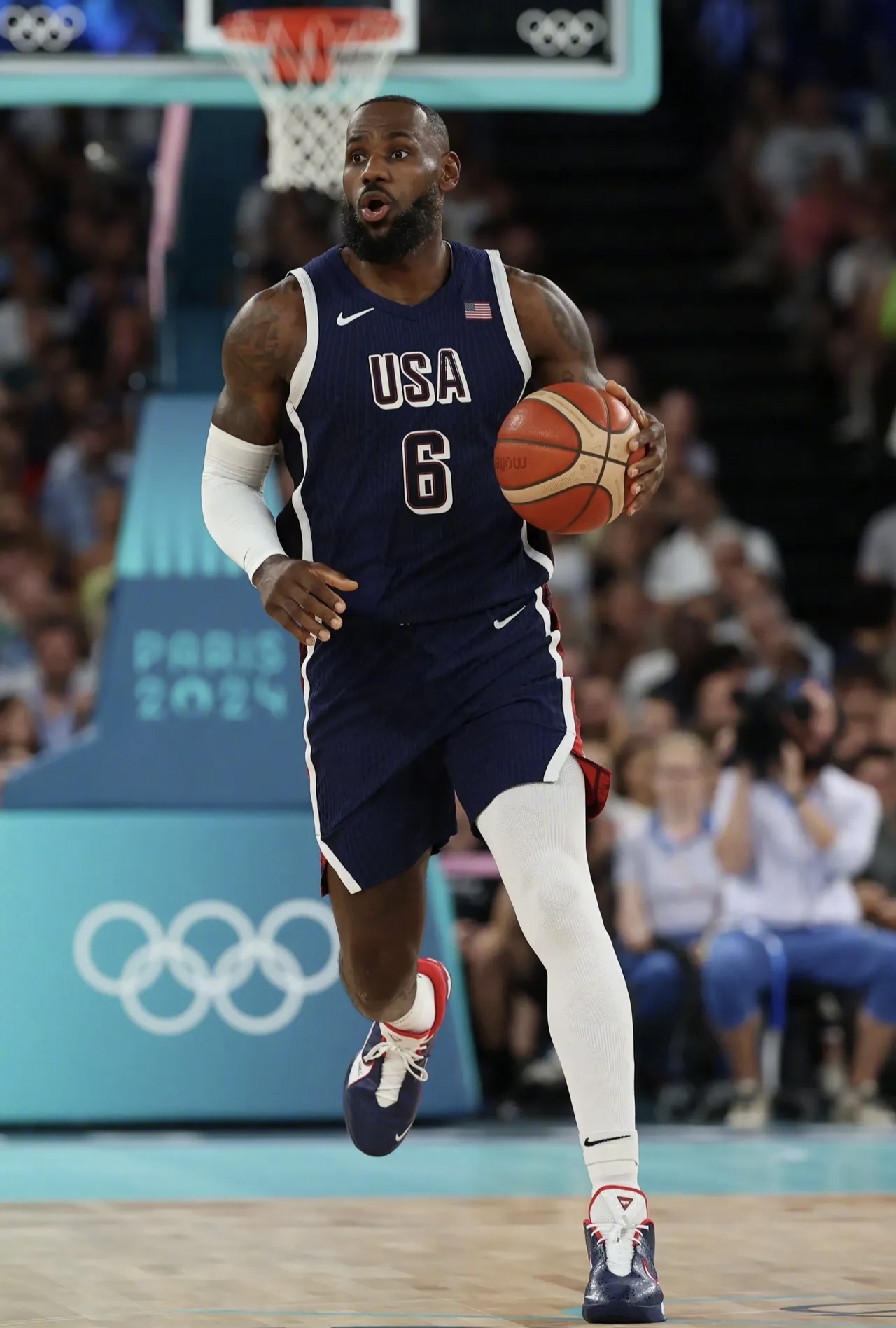 英雄-关于巴黎圣日耳曼引发争议！，詹姆斯官方宣布夺冠新规上演精彩一战的信息