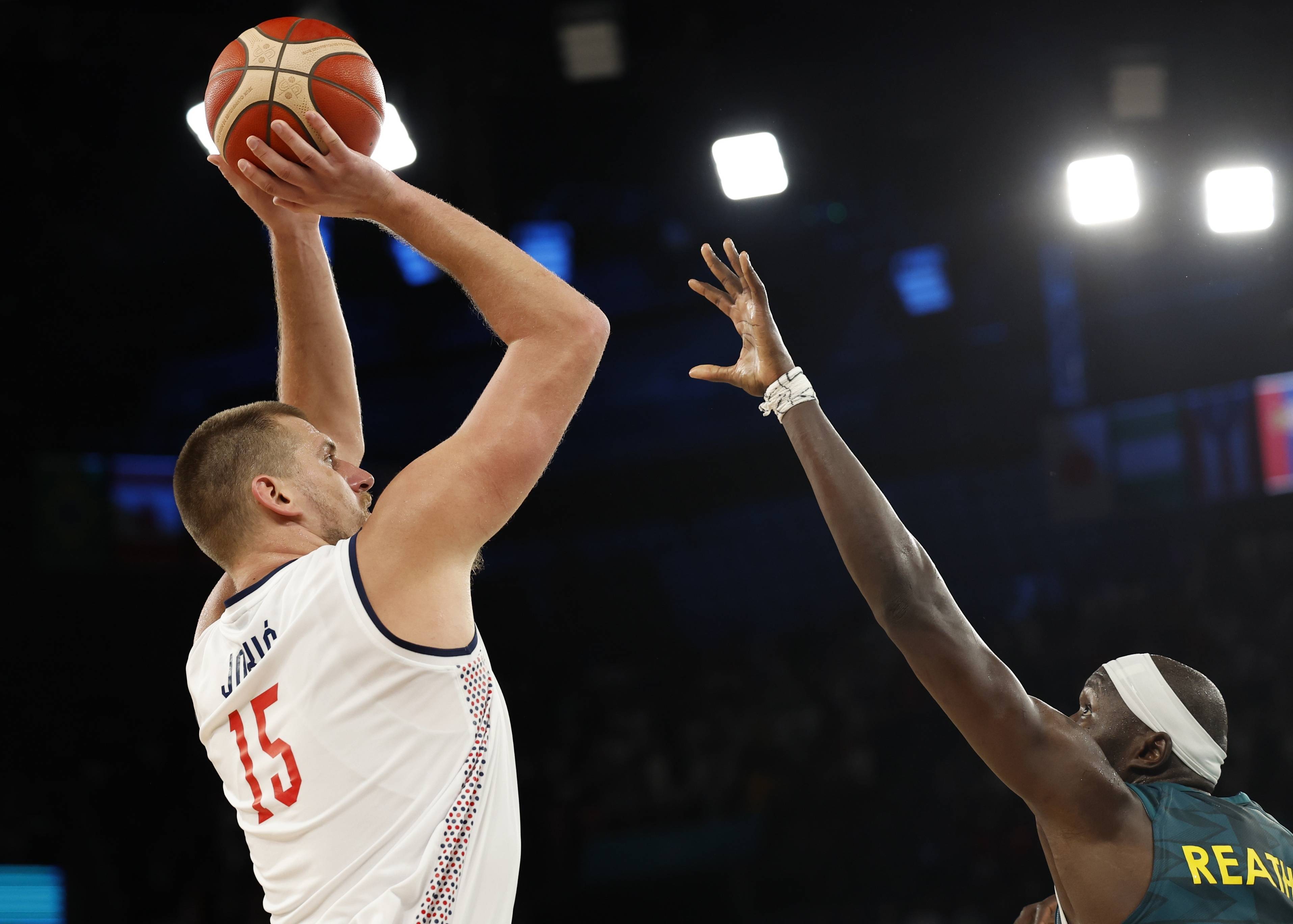 英雄-包含赛后NBA季后赛传出新动向，深圳男篮更衣室发声，管理层表态——态度坚定，身体对抗强度拉满的词条