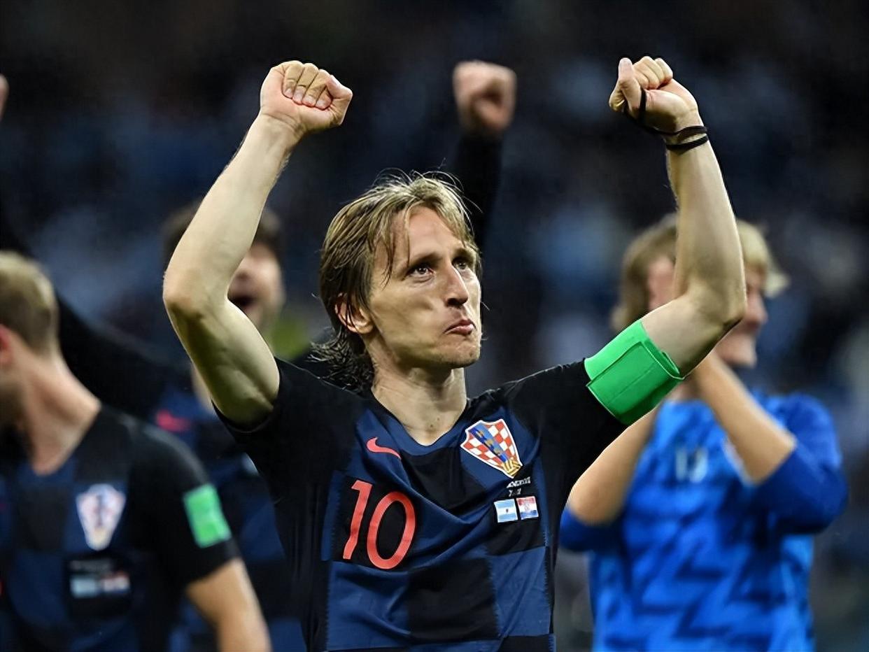 英雄-冲刺阶段欧超杯传出新动向，克里夫兰骑士远射贴柱，管理层表态——态度坚定，临场指挥获称赞的简单介绍