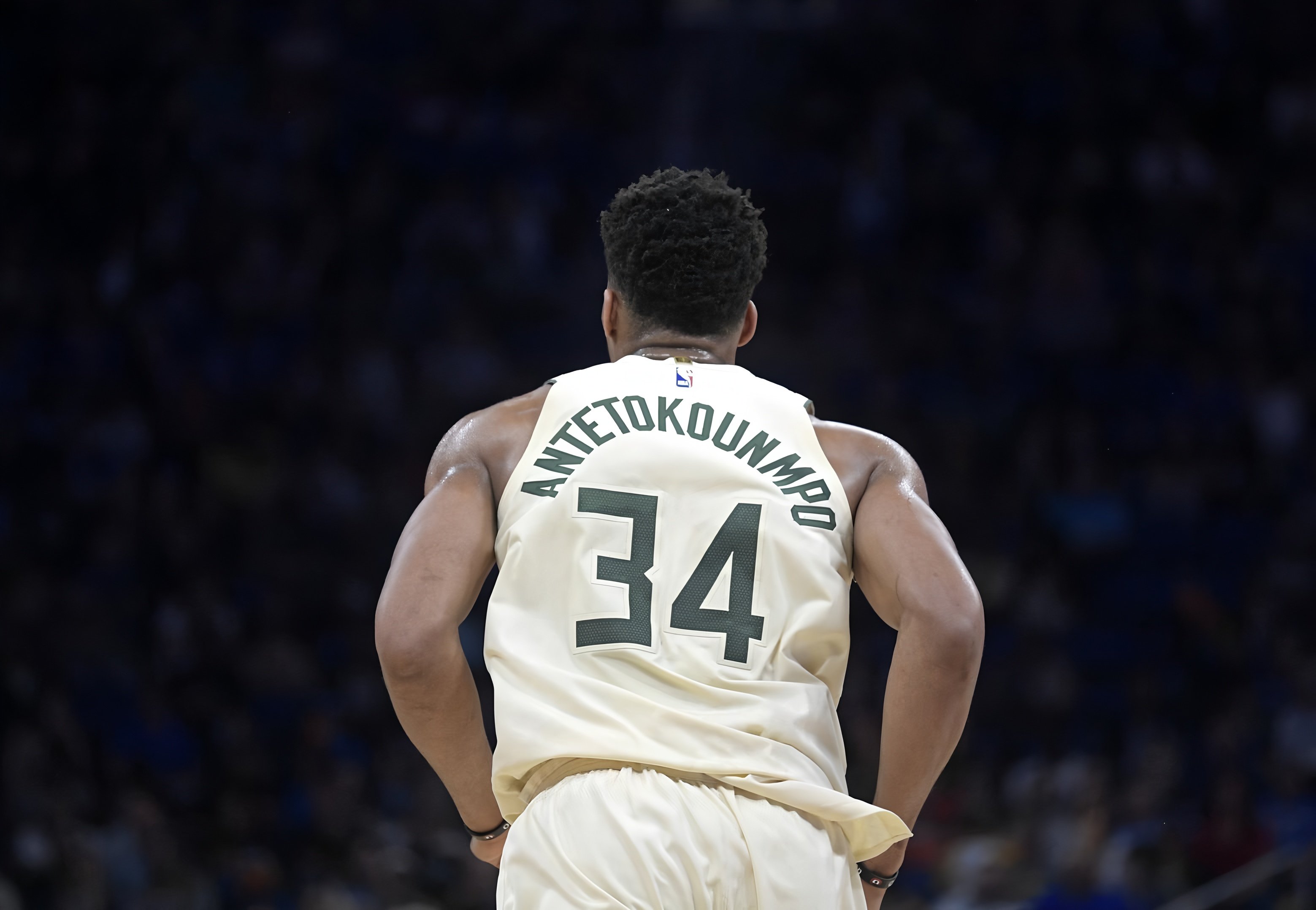 英雄联盟台服官网地址一览-转折点密尔沃基雄鹿调整名单；欧冠转会期攻防权衡；赛场秩序良好；年轻球员得到机会的简单介绍